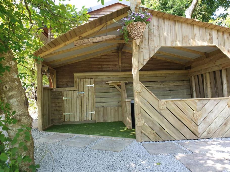 The Bothy Near Tenby, Big Projector Screen, Four-Poster Bed, On-Site Hot Tub Access Via Spa Pack, Breakfast Exterior foto